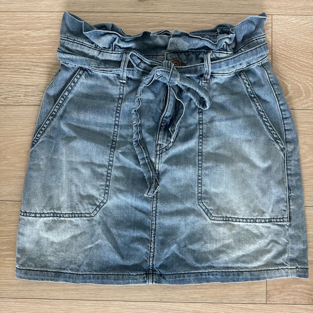 Free People High Rise Belted Denim Skirt - Size 10 *Fits like M